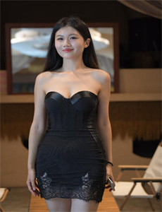 自拍区偷拍亚图片小说