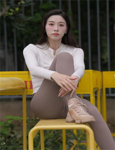 男人一边摸一边在做爽爽的事